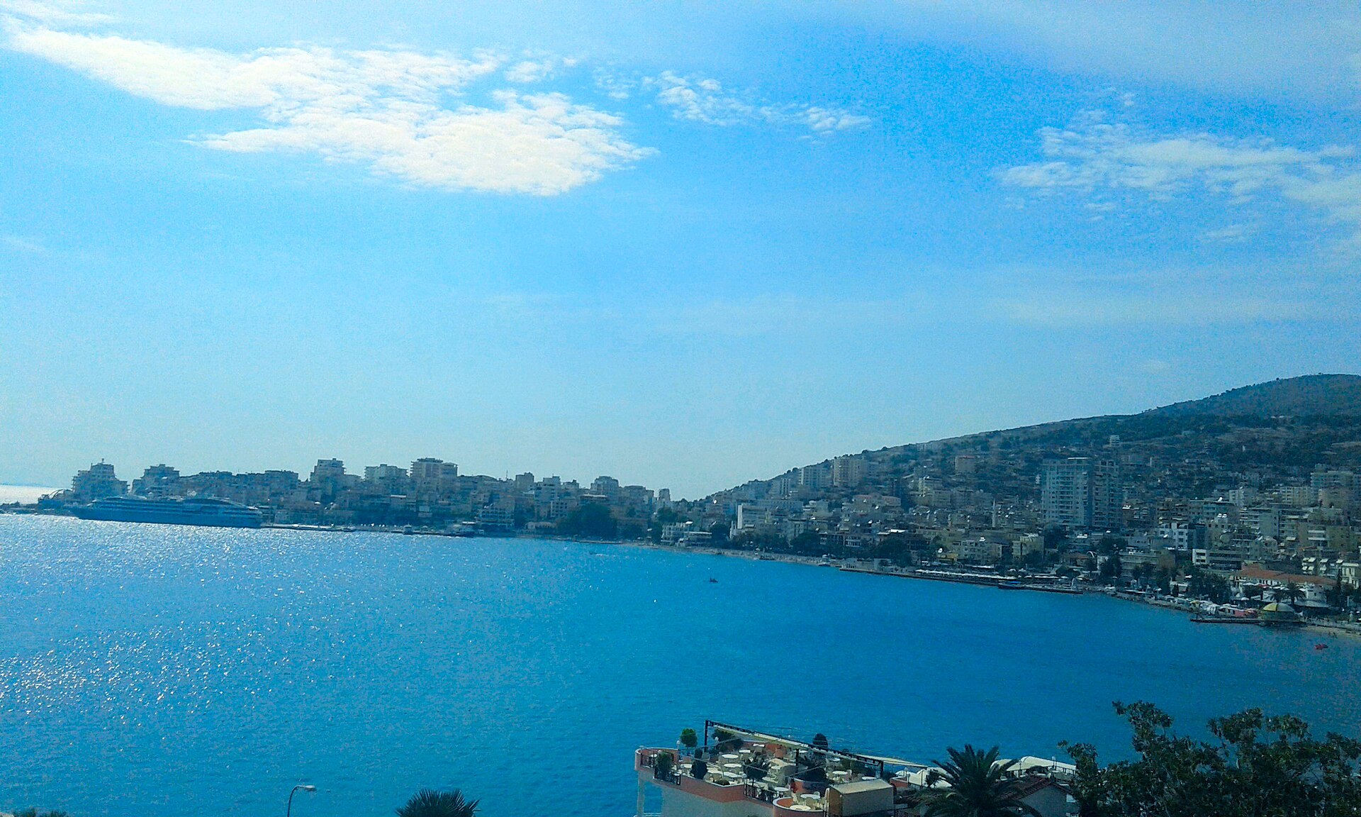 Sarandë's town and bay under a blue sky